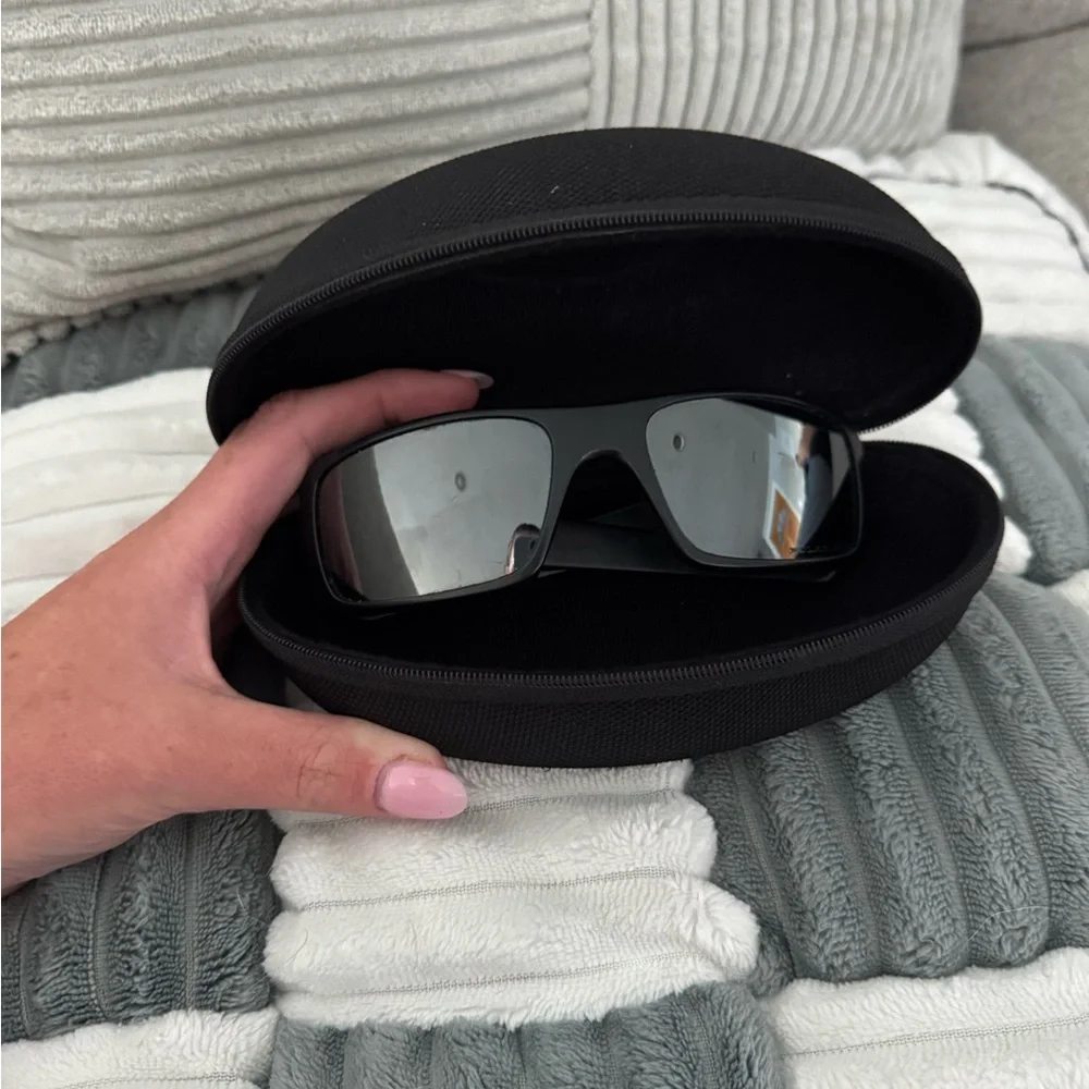 Oakley Black Sunglasses with Case - Picture 1 of 4